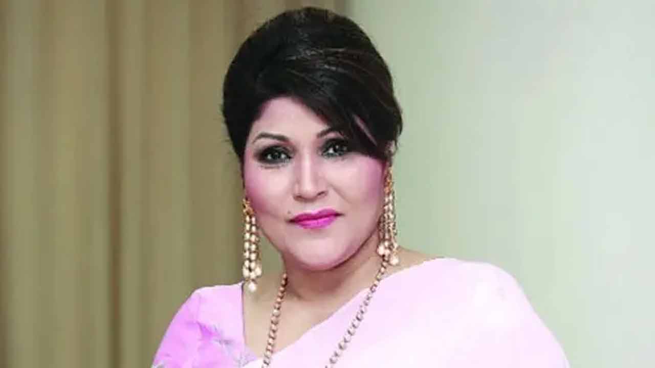 সংরক্ষিত নারী আসনে মনোনয়নপত্র নিলেন শিল্পী রিজিয়া পারভীন