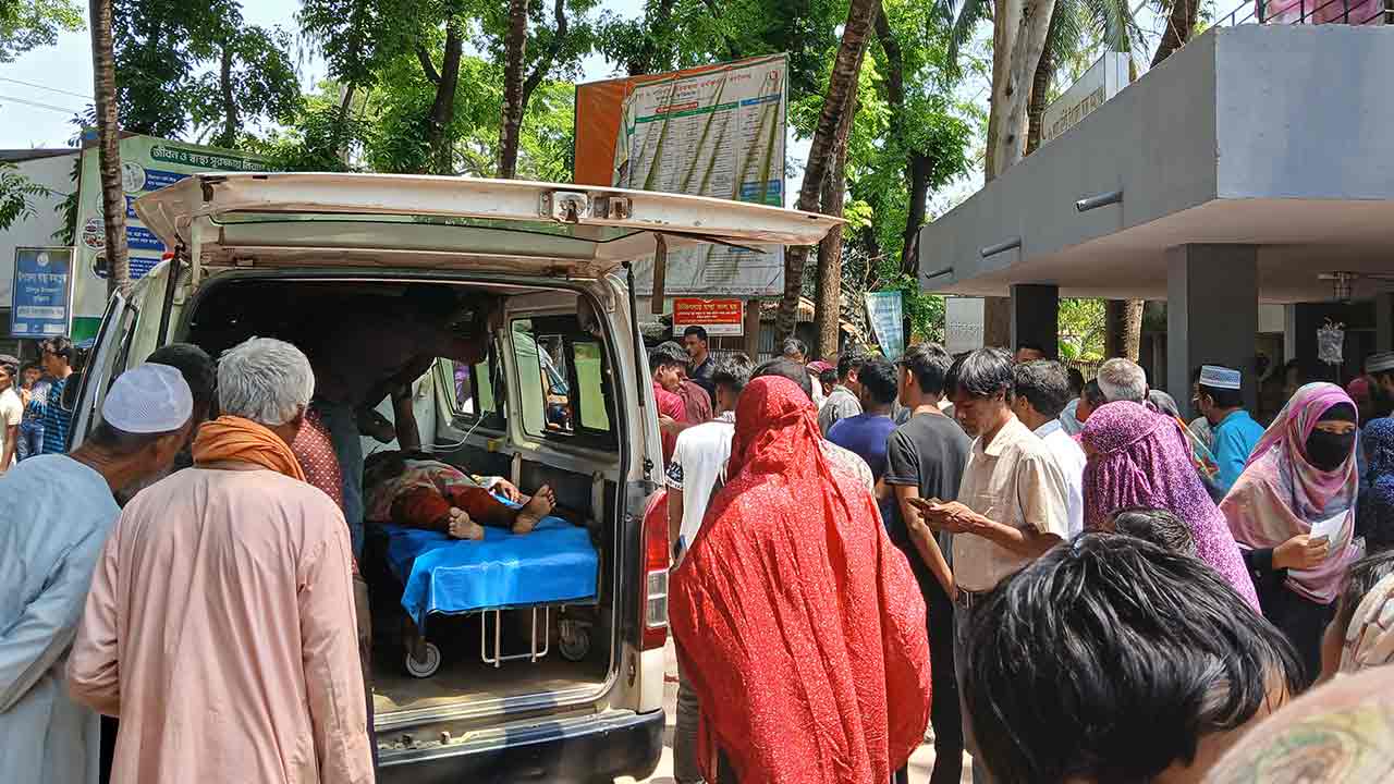 কুড়িগ্রামে ট্রাক্টরের ধাক্কায় অটোরিকশাচালকসহ নিহত ২