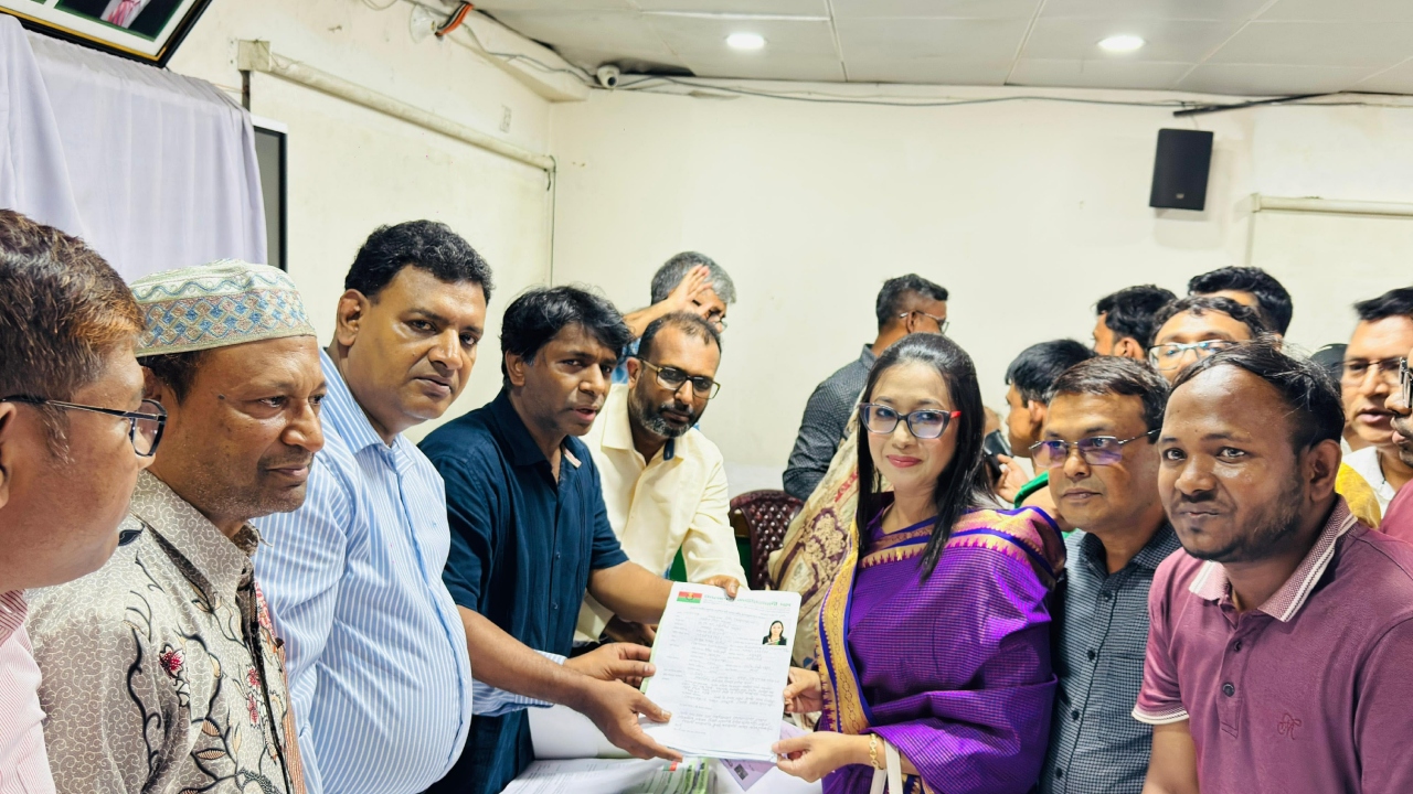 সংরক্ষিত নারী আসনে মনোনয়ন ফরম জমা দিলেন সাবরিনা শুভ্রা