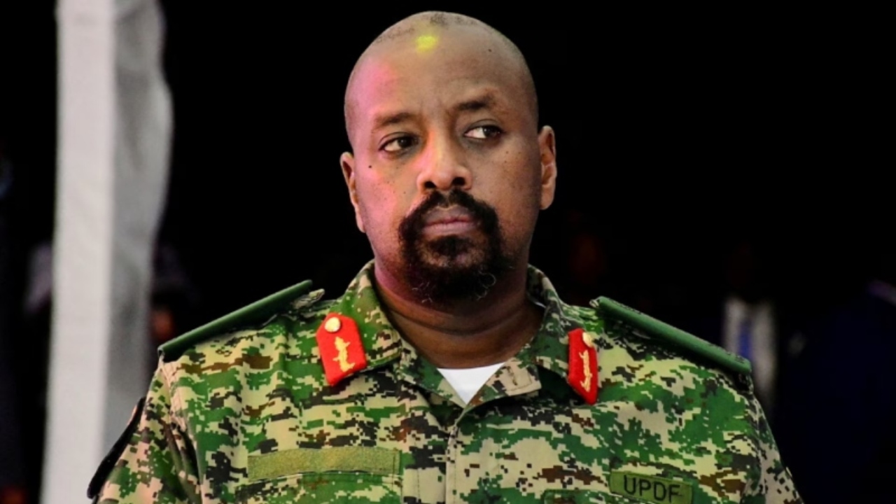 ১০০ কোটি ডলার ও তুরস্কের &lsquo;সবচেয়ে সুন্দরী নারী&rsquo; দাবি করলেন উগান্ডার সেনাপ্রধান