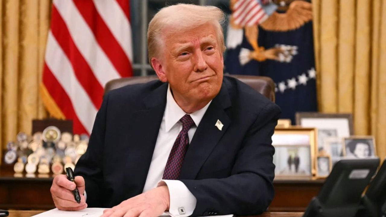 ইরানে আবার হামলার চিন্তা করছেন ট্রাম্প