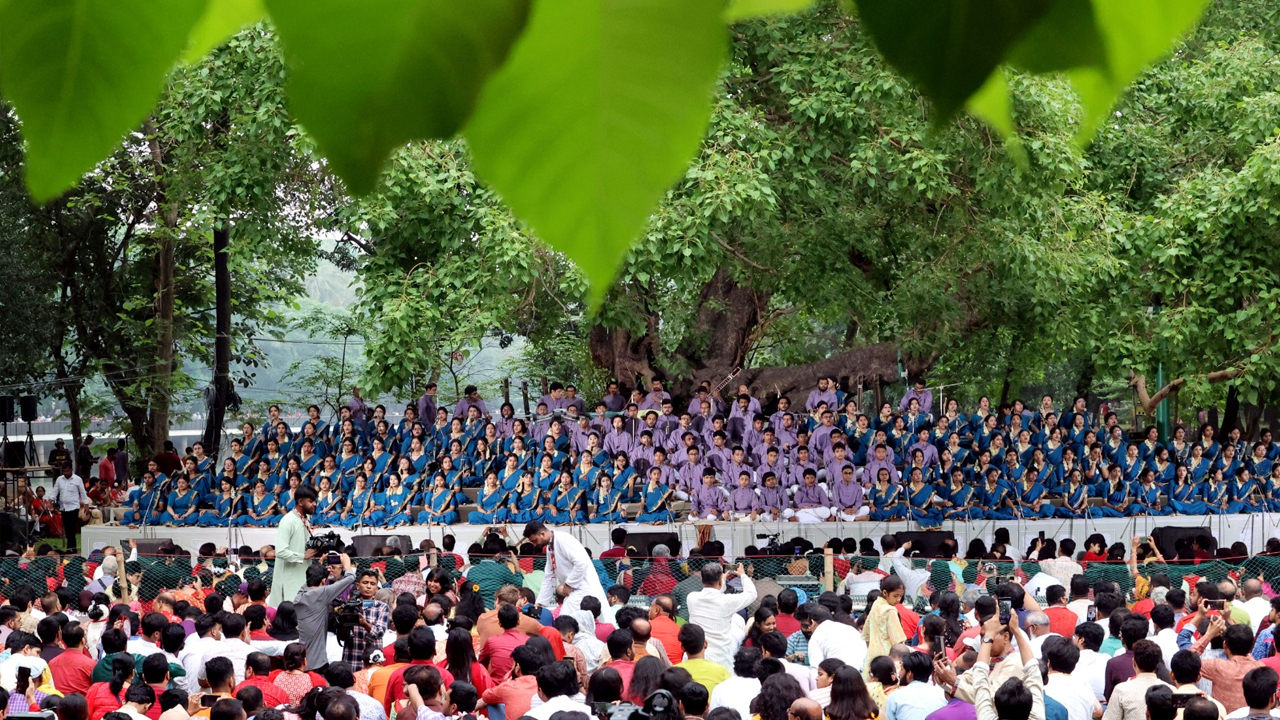 নতুন বছর বয়ে আনুক সুখ, শান্তি আর সমৃদ্ধি