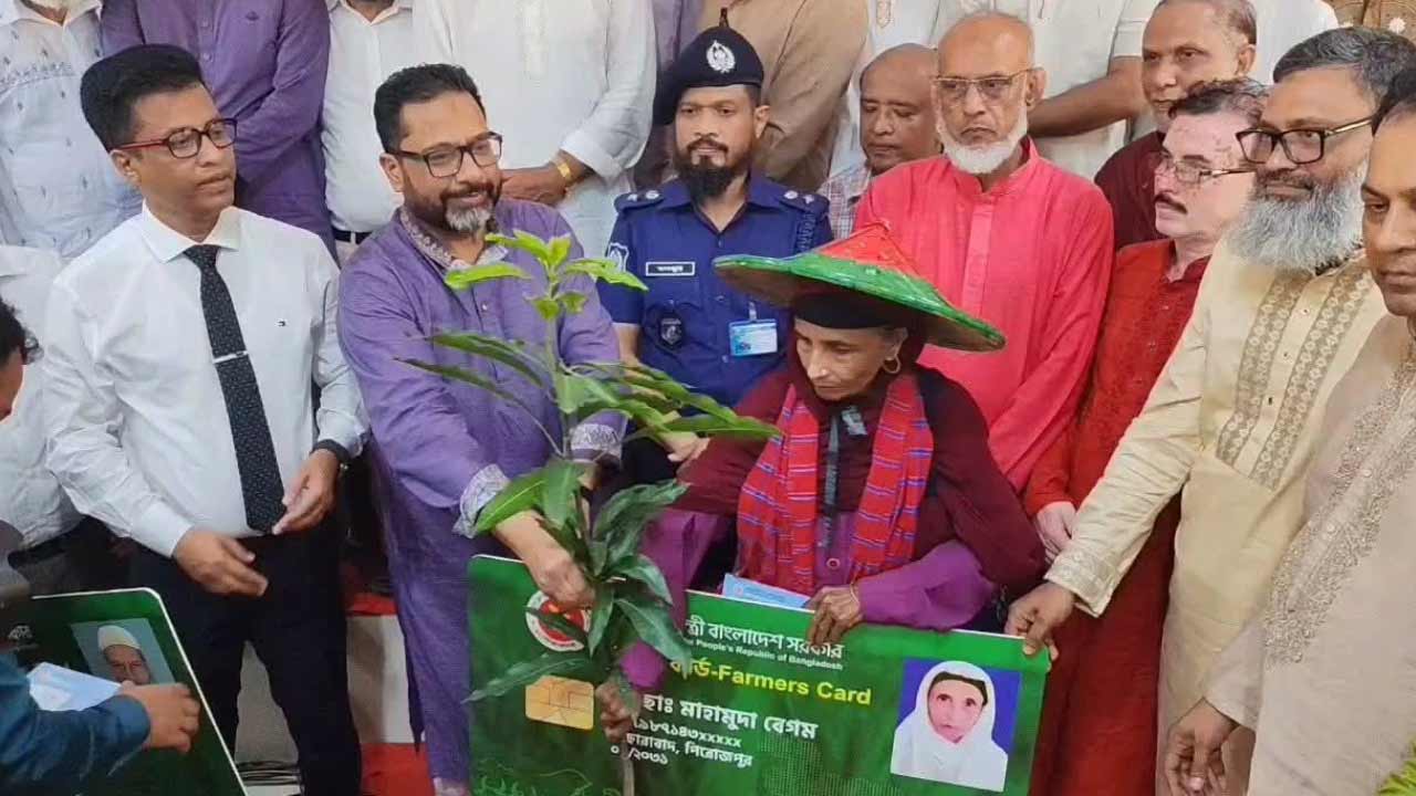 পিরোজপুরে &lsquo;কৃষক কার্ড&rsquo; বিতরণ উদ্বোধন, পাবেন ৩ হাজার ৫৫ জন