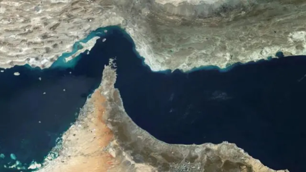 হরমুজ প্রণালি সম্পূর্ণভাবে খুলে দিয়েছে ইরান