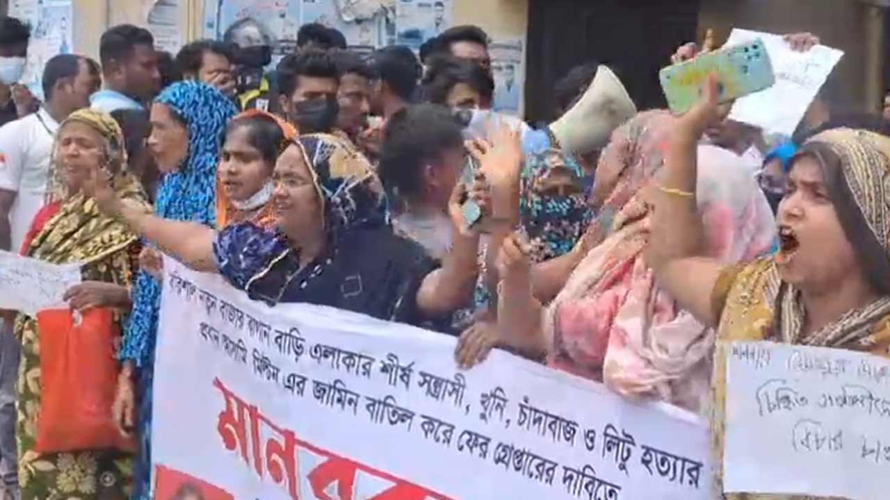 বরিশালে মিল্টনকে গ্রেপ্তারের দাবিতে থানার সামনে বিক্ষোভ&nbsp;