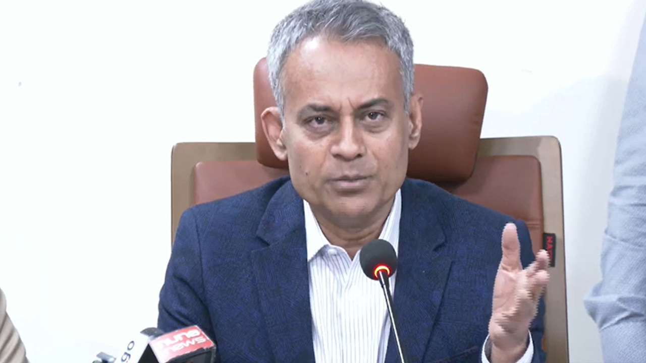 বাংলার জয়যাত্রা জাহাজের হরমুজ অতিক্রমের কূটনৈতিক চেষ্টা চলছে : নৌপরিবহনমন্ত্রী