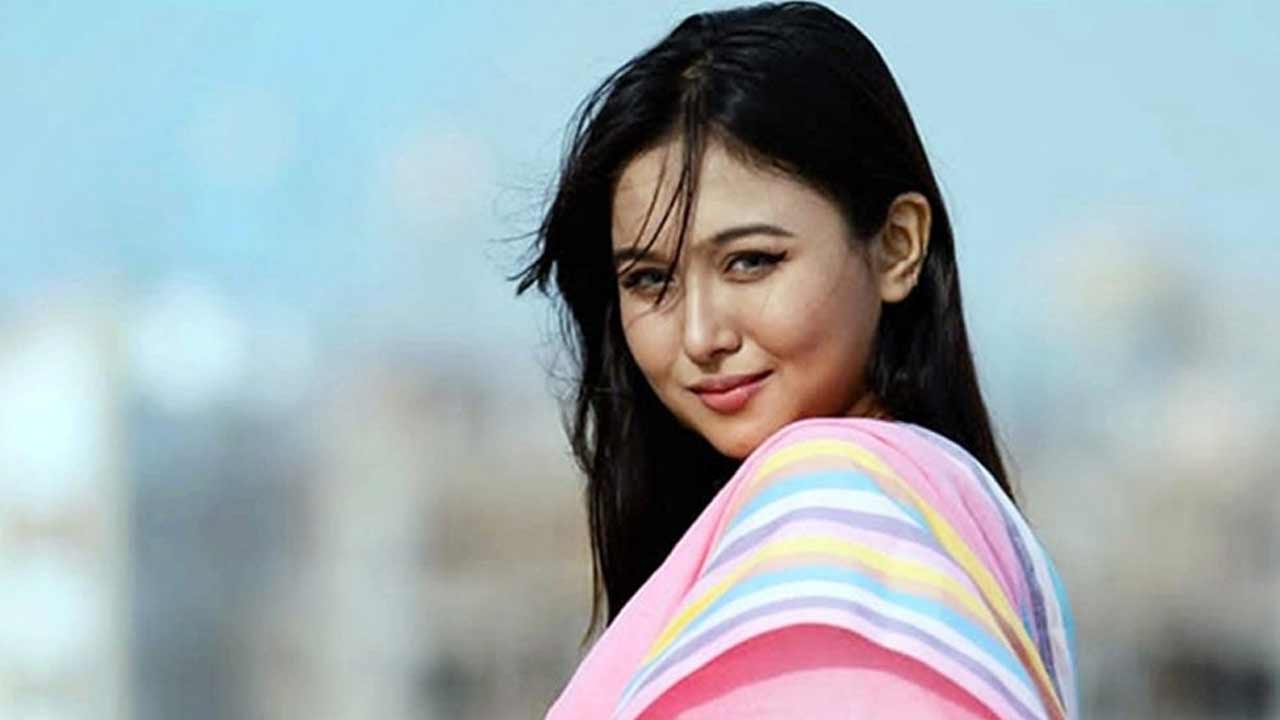 বিএনপির রাজনীতিতে যোগ দিলেন রুকাইয়া জাহান চমক