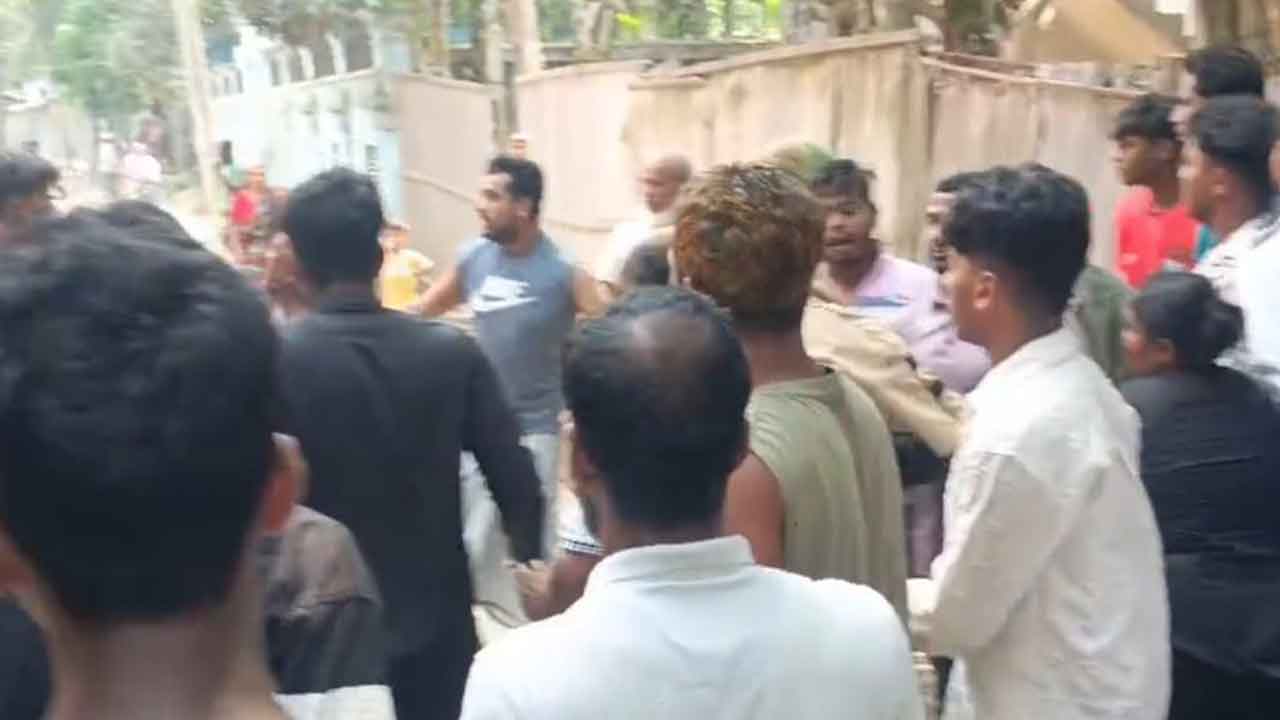 ফরিদগঞ্জে দ্বিতীয় বিয়েকে কেন্দ্র করে সংঘর্ষ&nbsp;