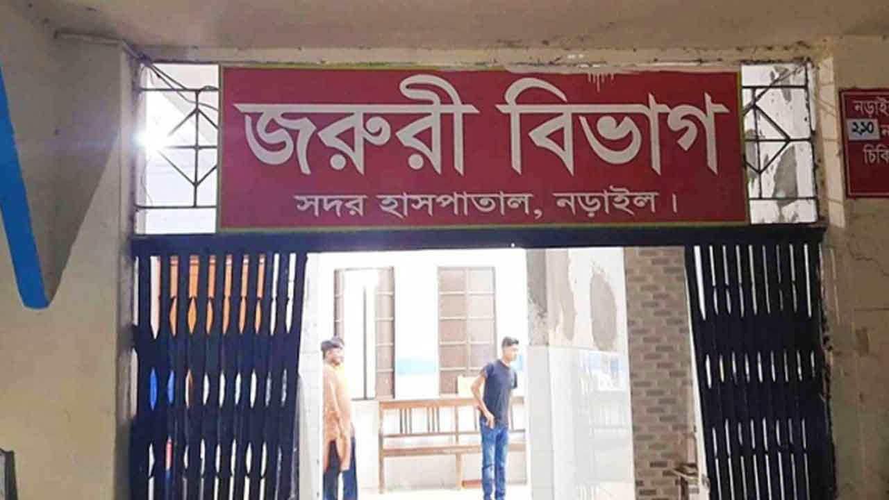 নড়াইলে পাম্প থেকে তেল নিয়ে ফেরার পথে নারীর মৃত্যু