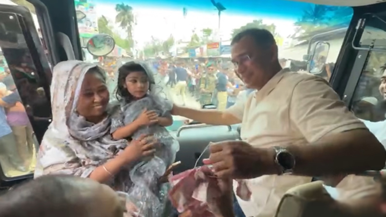 বগুড়ায় তারেক রহমানকে টাকার মালা দিয়ে বরণ, শিশুর আবেগঘন মুহূর্ত