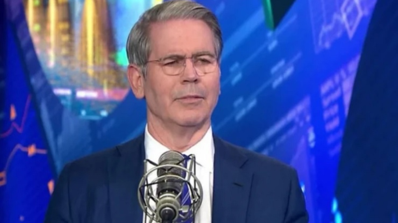 ইরানের তেল বাণিজ্য অচল করার হুমকি যুক্তরাষ্ট্রের ট্রেজারি মন্ত্রীর