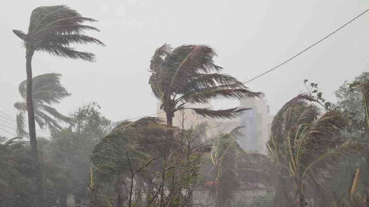 সন্ধ্যা ৬টার মধ্যে যেসব অঞ্চলে ৬০ কিমি বেগে ঝড়সহ বজ্রবৃষ্টির শঙ্কা