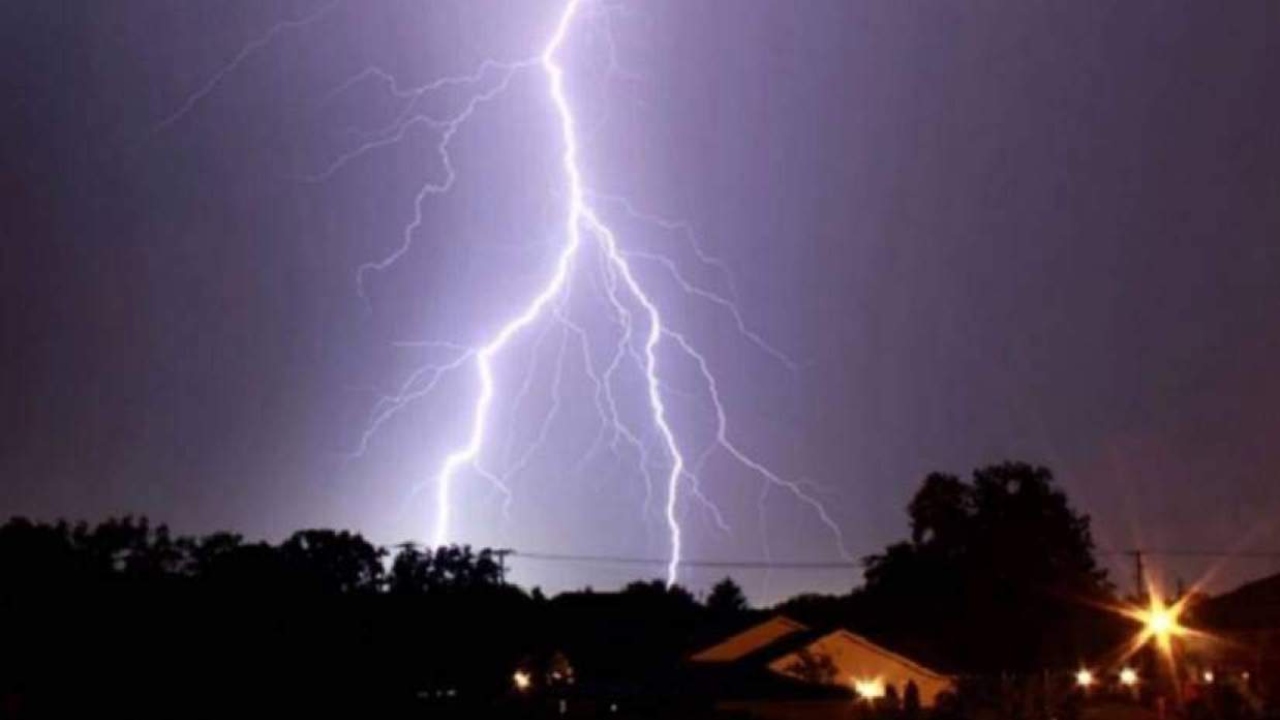 নেত্রকোনায় ধনু নদে বজ্রপাতে মৎস্য শিকারির মৃত্যু