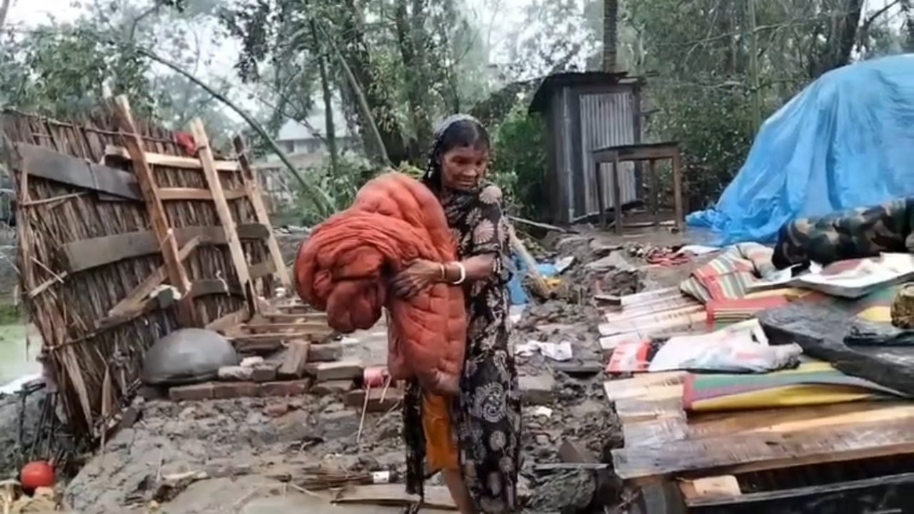 কলাপাড়ায় কালবৈশাখীর তাণ্ডবে ঘরবাড়ি বিধ্বস্ত