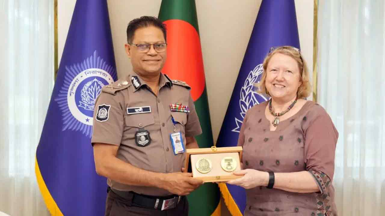 আইজিপির সঙ্গে ইউনেস্কো প্রতিনিধিদলের সৌজন্য সাক্ষাৎ