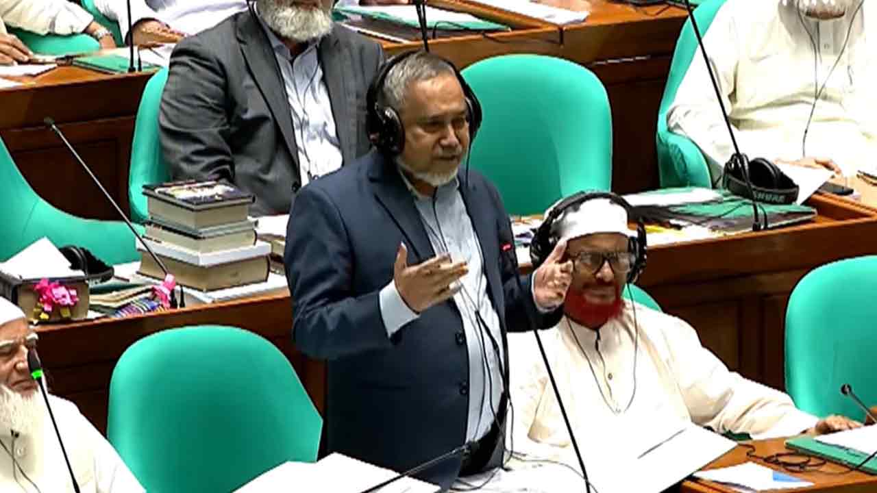 সংসদে নিজেকে &lsquo;শিশু মুক্তিযোদ্ধা&rsquo; দাবি করলেন ডা. তাহের