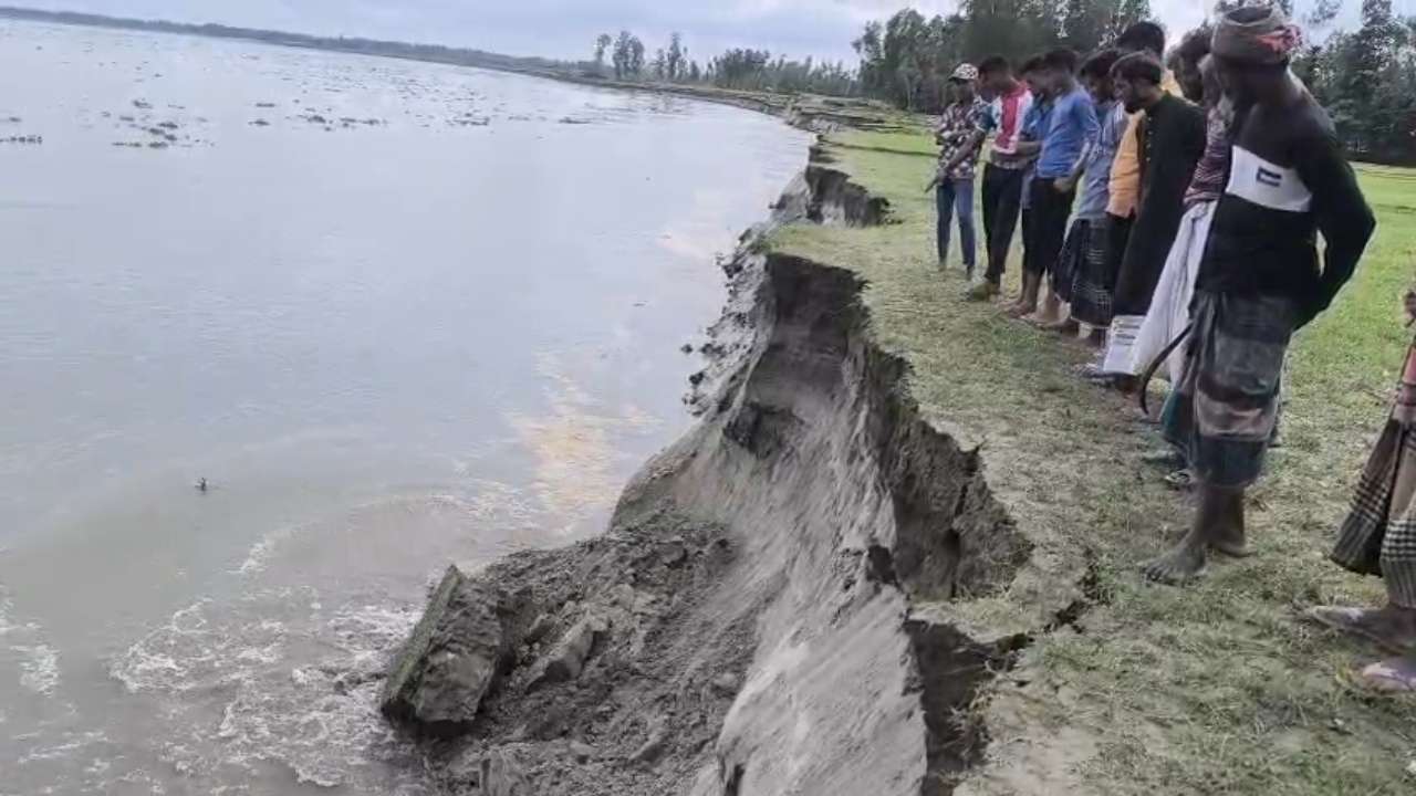 এবার যদি নদী বাড়িটা কেড়ে নেয়, আমরা কোথায় যাব?