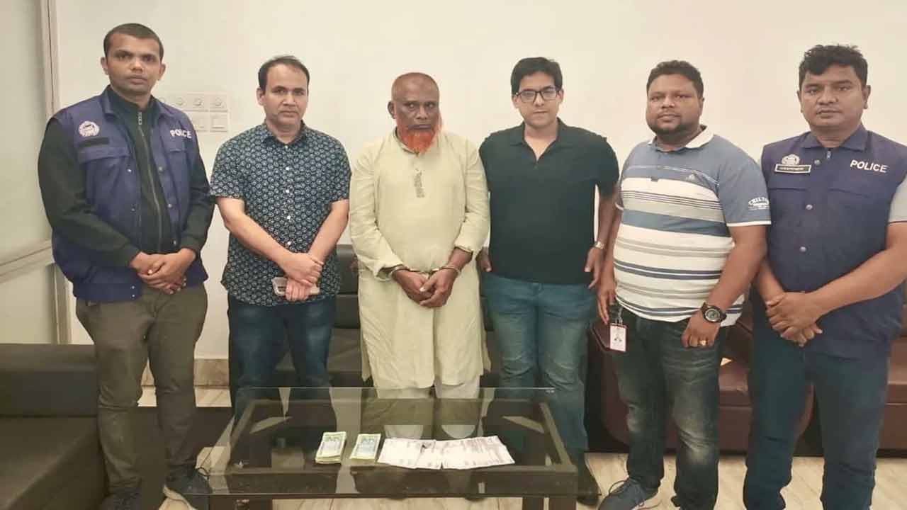 হজক্যাম্প থেকে চুরির ঘটনায় গ্রেপ্তার ২
