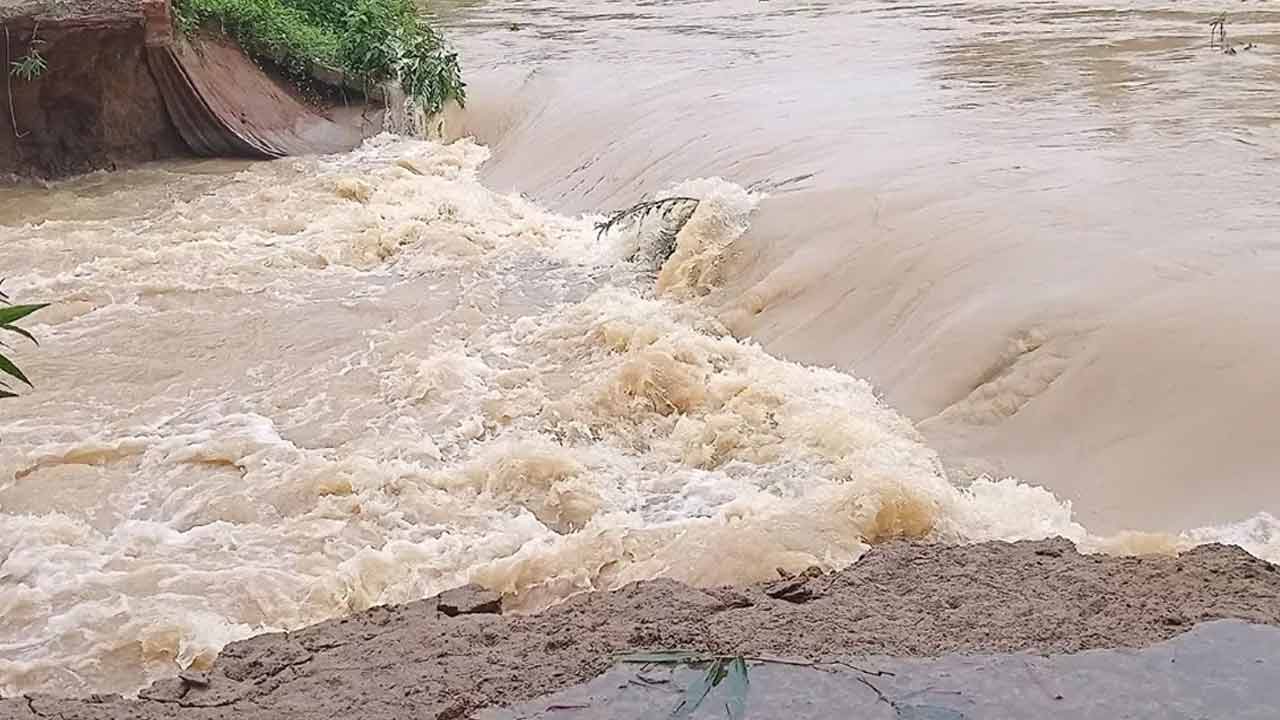 ৭ নদীর পানি বিপৎসীমার ওপরে, বন্যার শঙ্কা