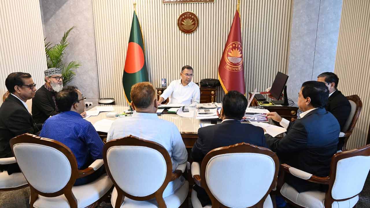 পিরোজপুরের সড়কগুলো দ্রুত যান চলাচলের উপযোগী করার নির্দেশ প্রধানমন্ত্রীর
