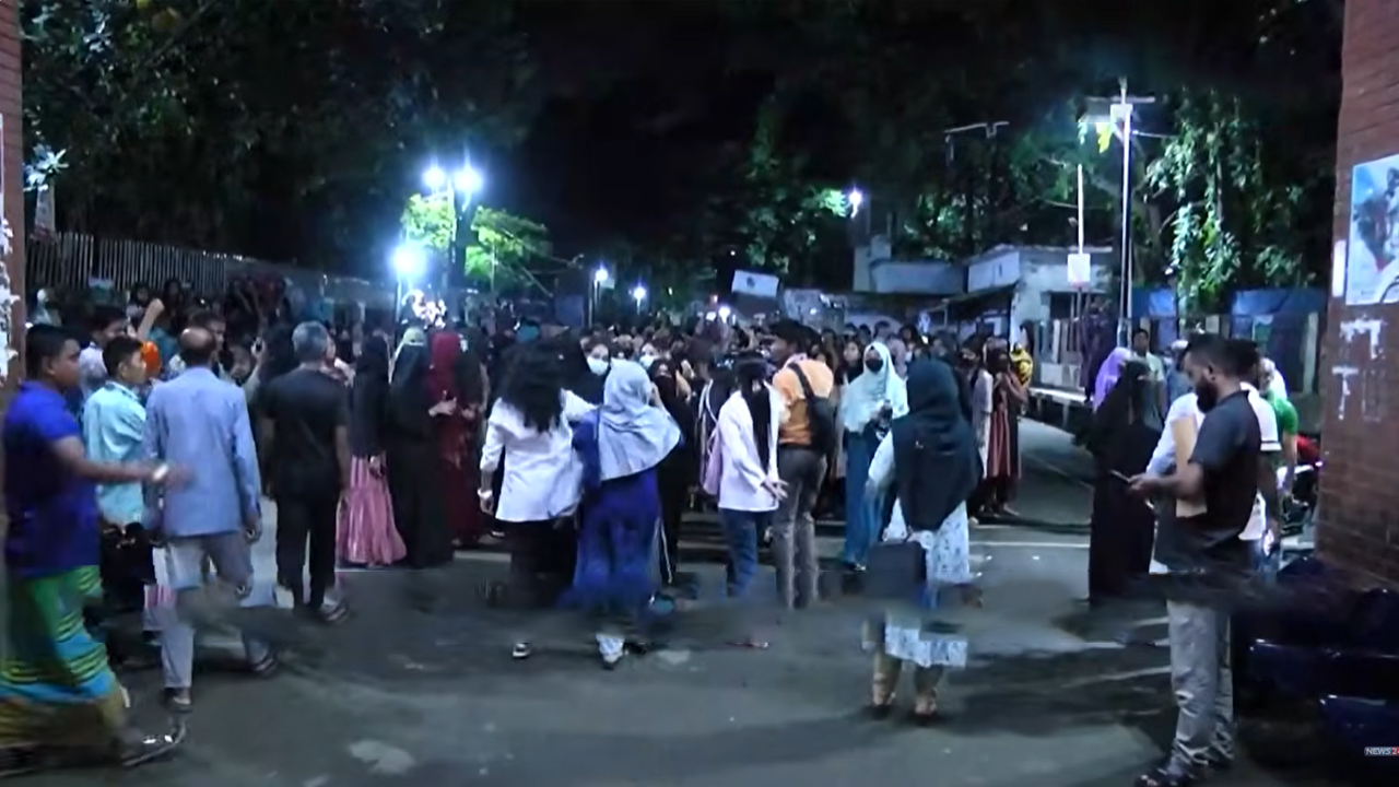 তিতুমীর কলেজে তিন ছাত্রী বহিষ্কার নিয়ে উত্তাল ক্যাম্পাস