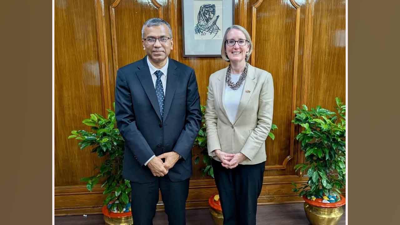 বাংলাদেশ ব্যাংকের গভর্নরের সঙ্গে ব্রিটিশ হাইকমিশনারের সৌজন্য সাক্ষাৎ
