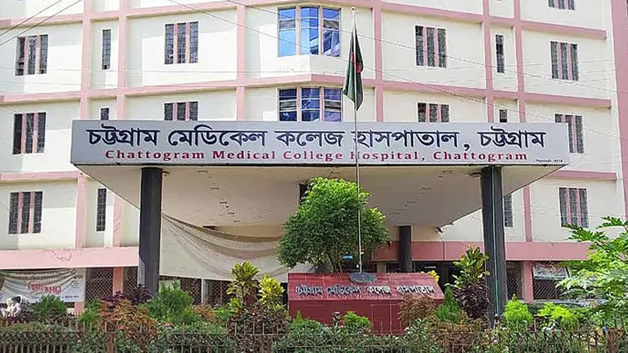 চট্টগ্রামে যুবককে গুলি করে হত্যা, এক শিশু গুলিবিদ্ধ