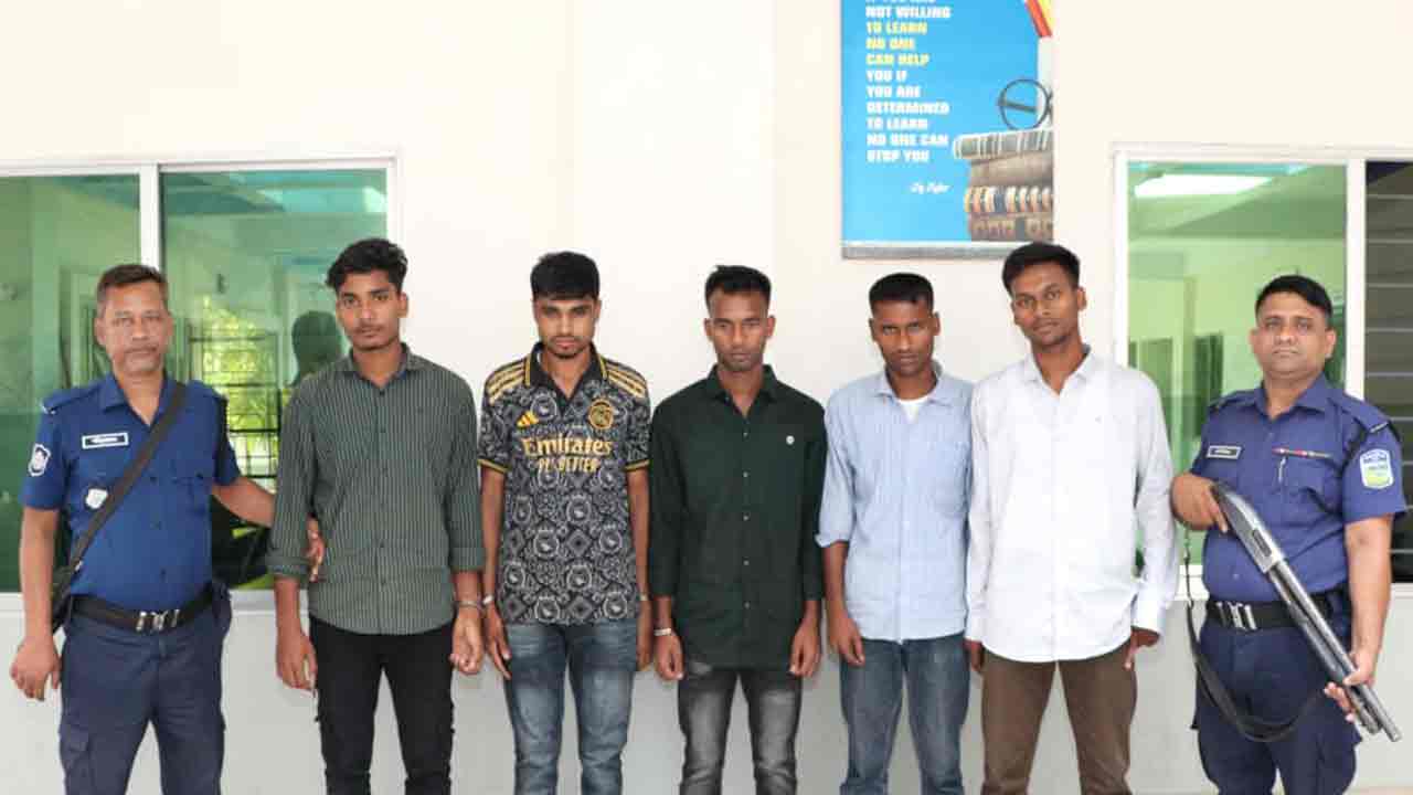শেরপুরে পুলিশ কনস্টেবল নিয়োগ পরীক্ষায় ডিজিটাল ডিভাইসসহ আটক ৫
