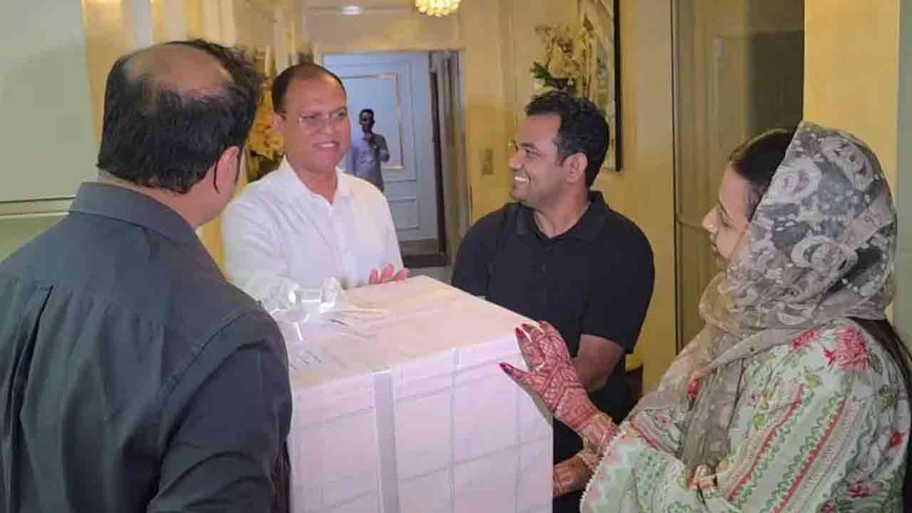 সেই নবদম্পতির জন্য উপহার পাঠালেন প্রধানমন্ত্রী