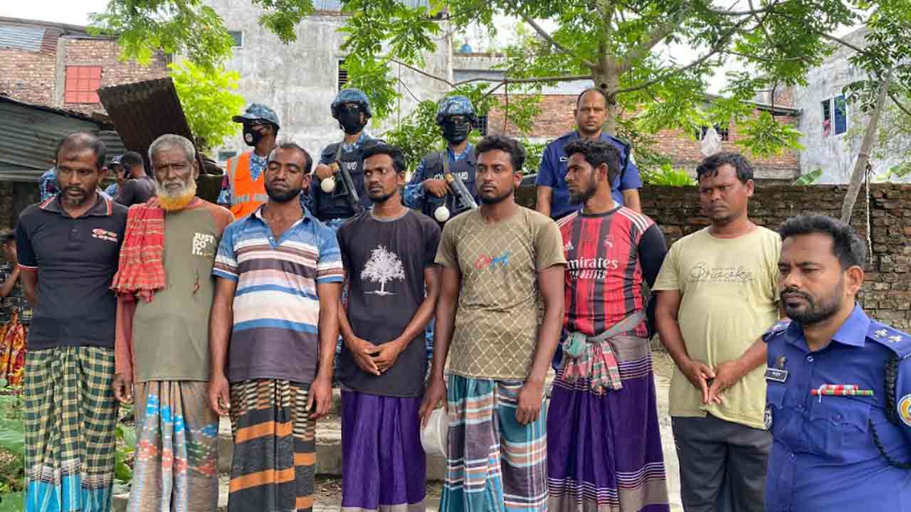 মঠবাড়িয়ায় ৫ লাখ টাকার রেণু জব্দ, ৭ জনের কারাদণ্ড
