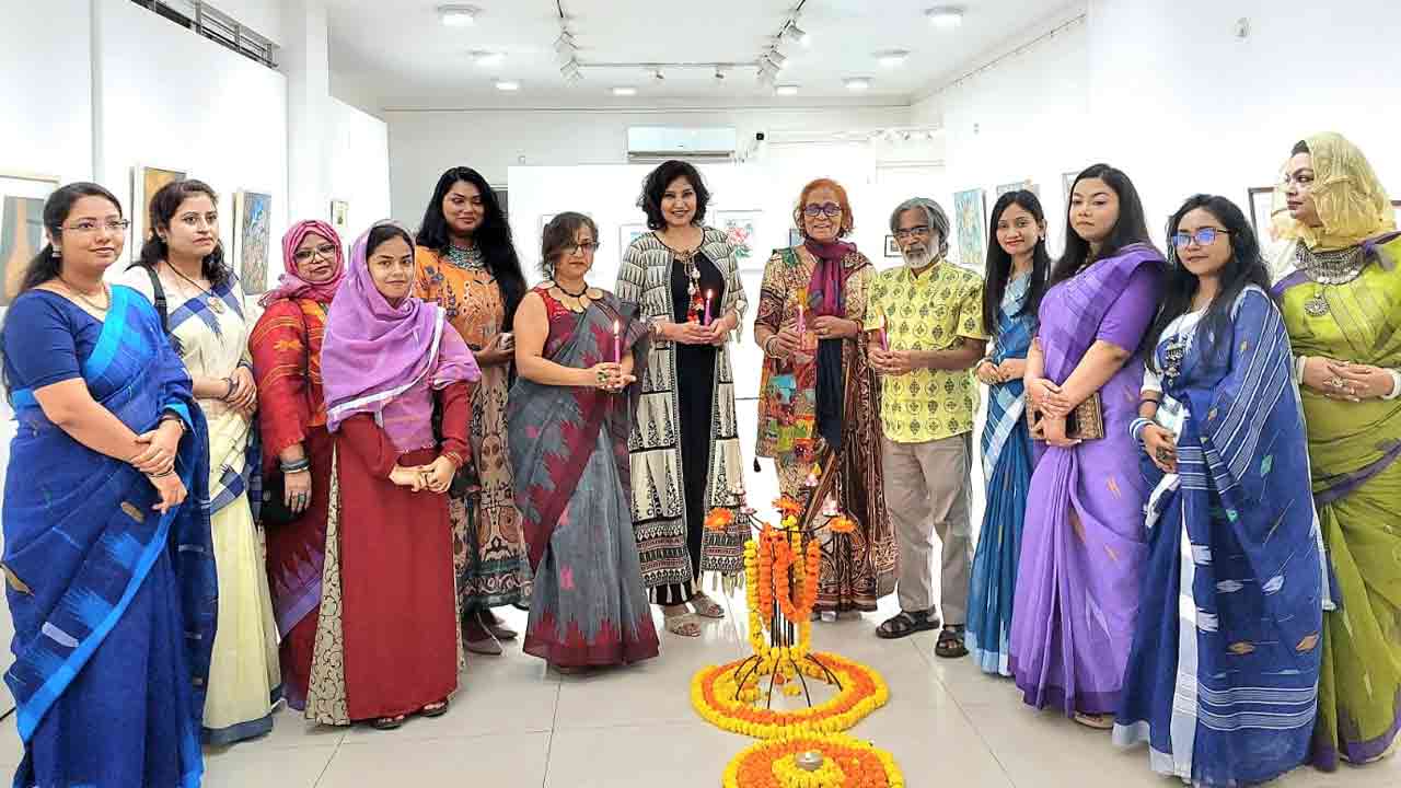 মা দিবসে জলকন্যার যৌথ চিত্র প্রদর্শনী &lsquo;সব নারীতেই মা&rsquo;