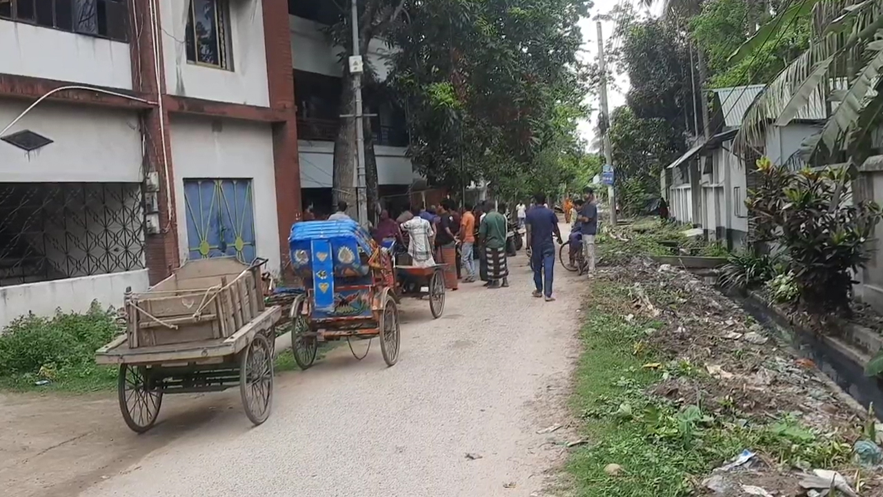 ঝিনাইদহে যুবতীর ঝুলন্ত মরদেহ রেখে স্বামী উধাও