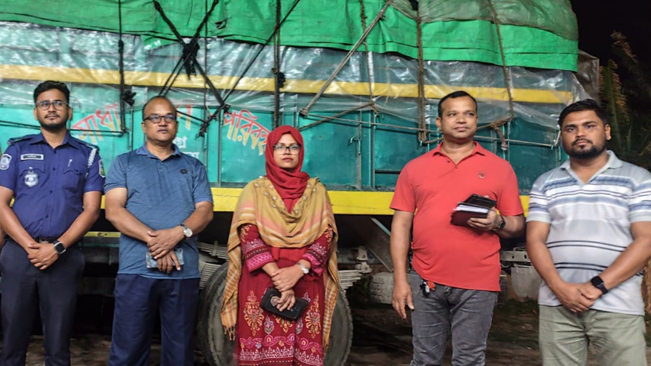 ট্রাকভর্তি চাল পাচারের ঘটনায় ৩ জনের বিরুদ্ধে মামলা