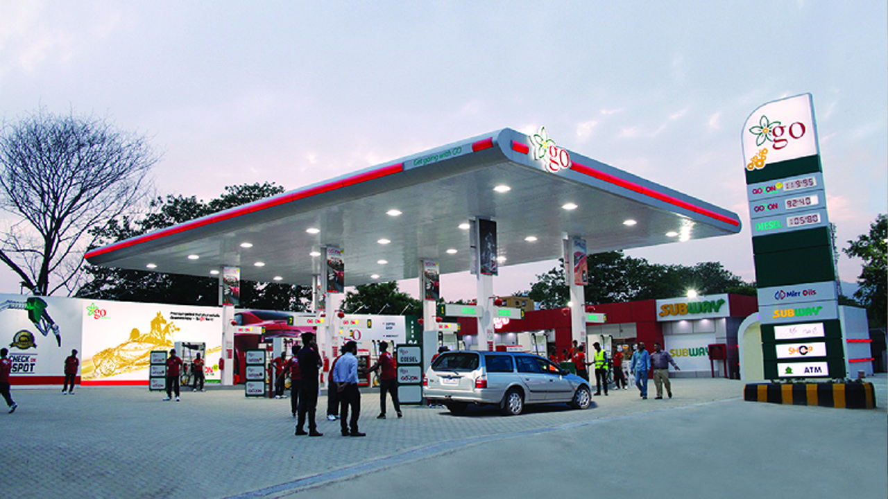 পেট্রোল-ডিজেলের দাম কমালো পাকিস্তান