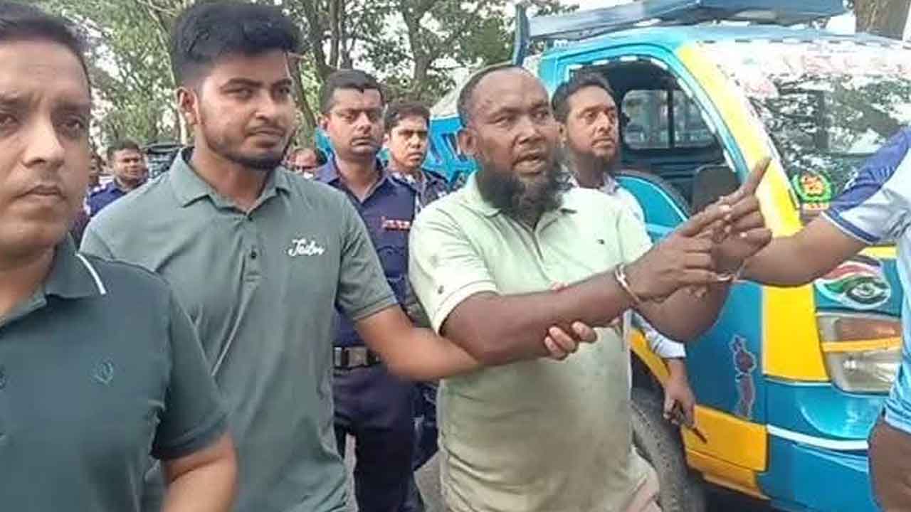 চোরাই পিকআপসহ কথিত সাংবাদিক আটক