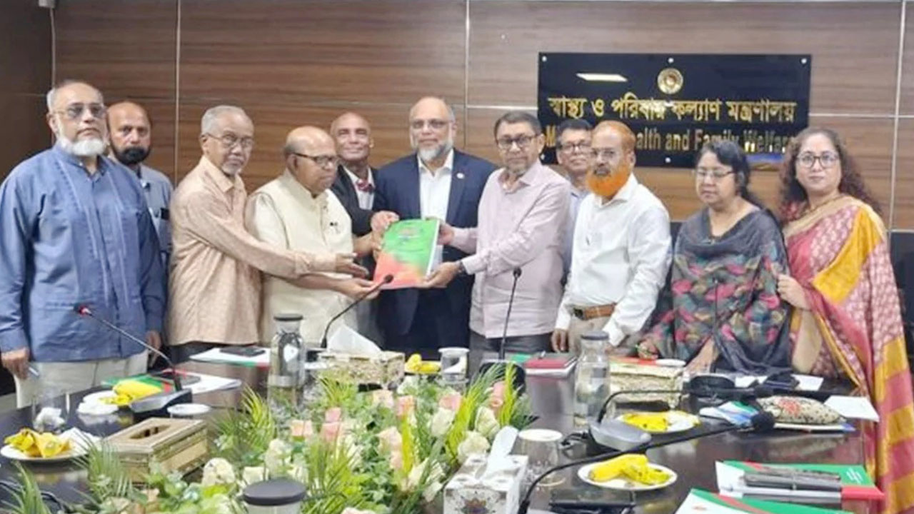 &lsquo;স্বাস্থ্যখাত সংস্কারের গুরুত্বপূর্ণ সুপারিশ &zwnj;পর্যায়ক্রমে বাস্তবায়ন করা হবে&rsquo;