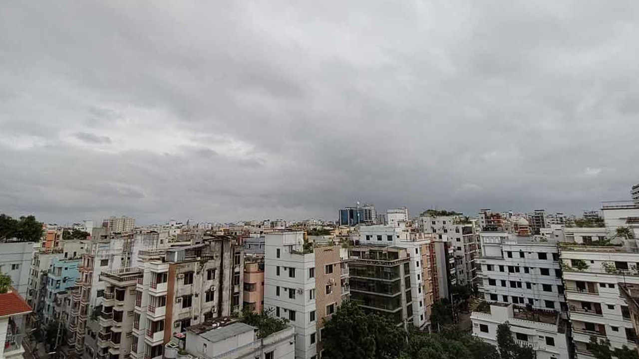 সাতসকালে ঢাকার বাতাসে কতটা দূষণ?