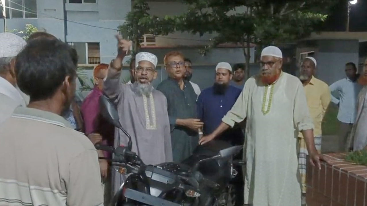 আ.লীগের হামলায় গুরুতর আহত জামায়াত নেতা, থানা ঘিরে এমপির বিক্ষোভ