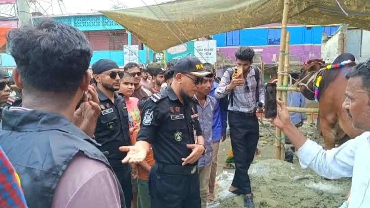 মাদারীপুরে গরুর হাটের নিরাপত্তায় র&zwj;্যাবের টহল&nbsp;