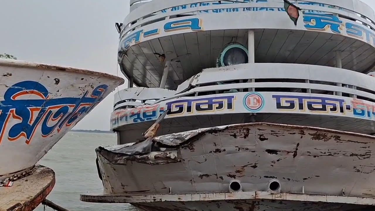 কালবৈশাখীর তাণ্ডবে চাঁদপুরে দুই লঞ্চের সংঘর্ষ, আহত ১০