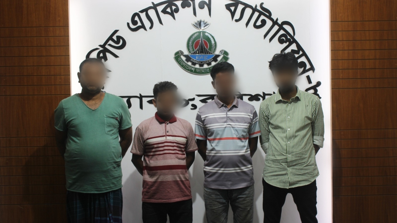 ডিম বিক্রির আড়ালে ফেনসিডিল ব্যবসা, বরিশালে গ্রেপ্তার ৪