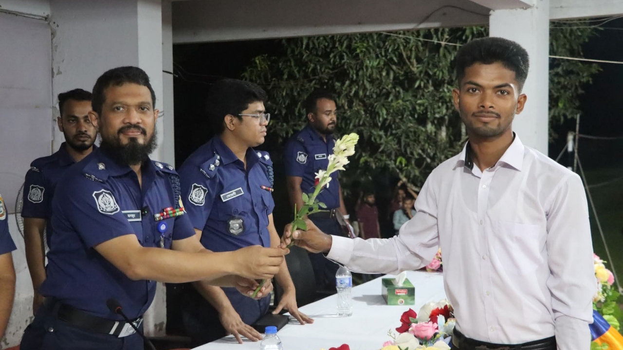 পিরোজপুরে মেধা ও যোগ্যতার ভিত্তিতে পুলিশে চাকরি পেলেন ২১ জন