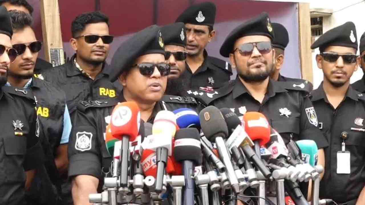 বরিশালে পশুর হাটে নিরাপত্তা জোরদার করেছে র&zwj;্যাব- ৮&nbsp;