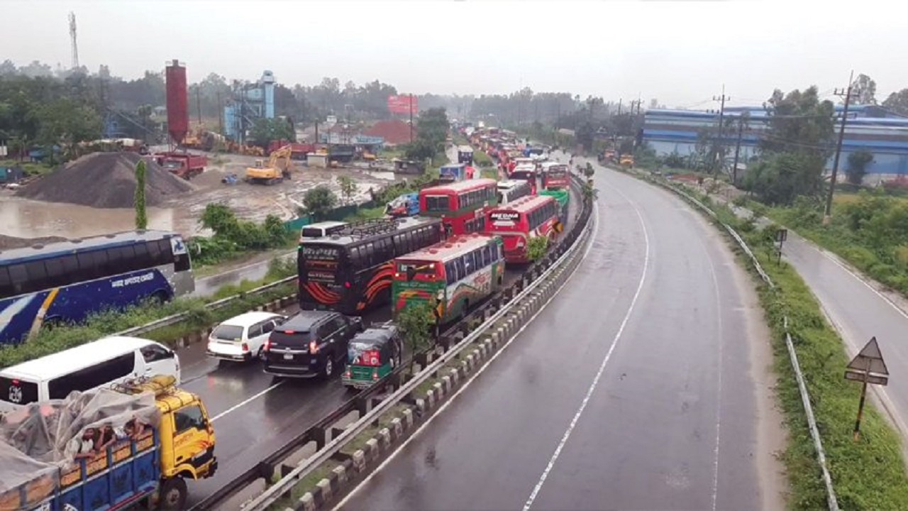 ঢাকা-টাঙ্গাইল মহাসড়কে ৪৫ কিলোমিটার যানজট