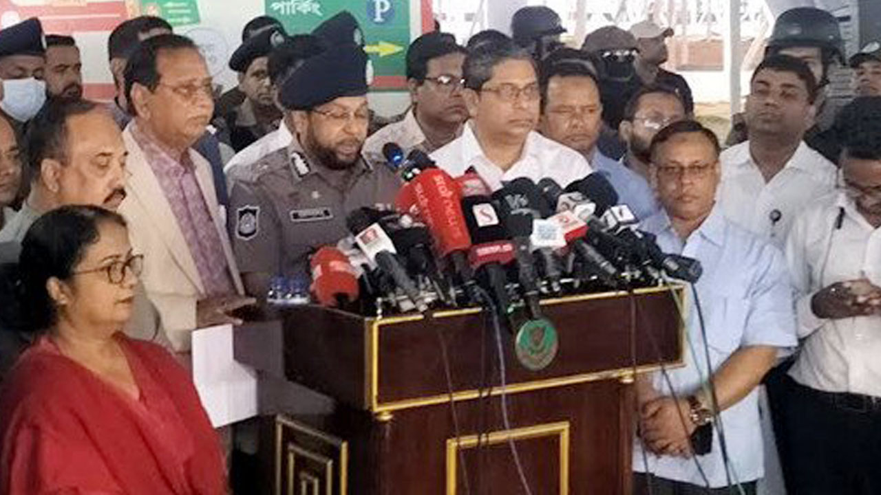 &lsquo;ঈদকে কেন্দ্র করে নিশ্ছিদ্র নিরাপত্তা, ঢাকাজুড়ে ১৫ হাজার পুলিশ&rsquo;