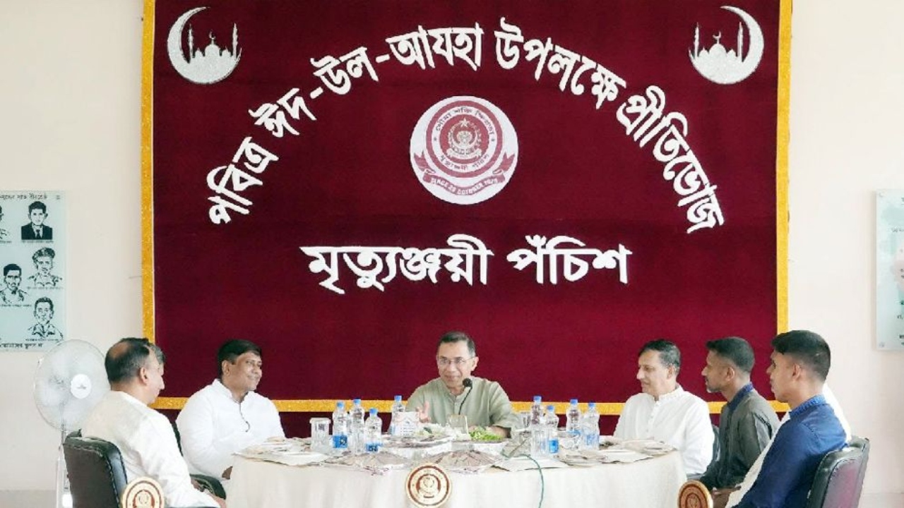 ঈদে সেনাসদস্যদের সঙ্গে প্রীতিভোজে প্রধানমন্ত্রী