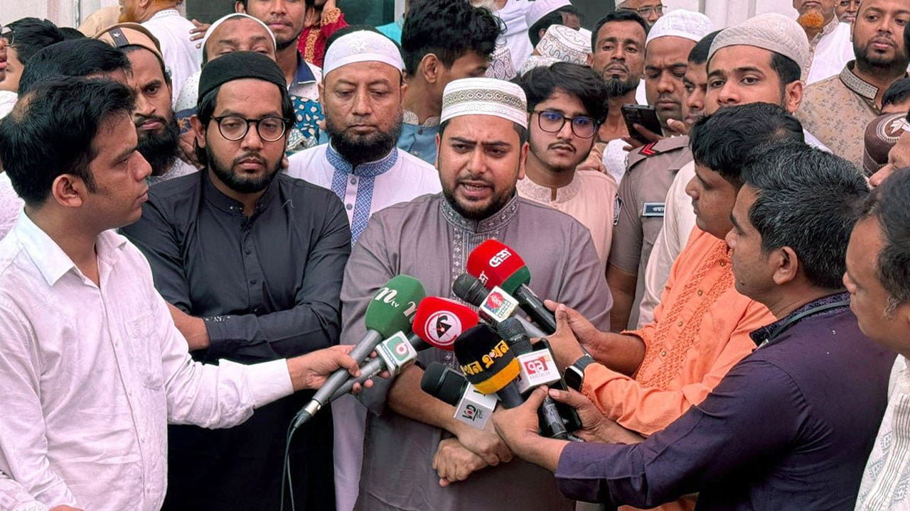 দেশ এখন এক চরম সঙ্কটের মধ্য দিয়ে যাচ্ছে: নাহিদ
