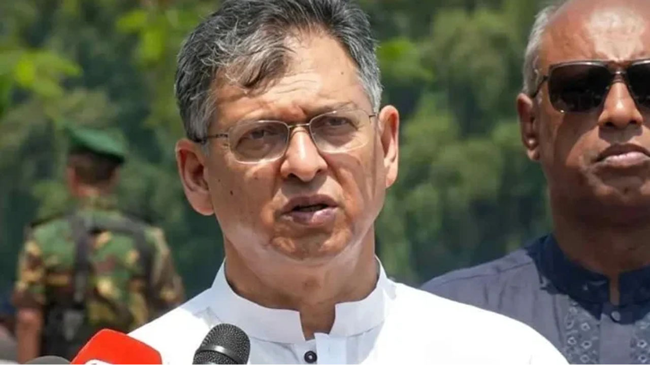 গণতান্ত্রিক বাংলাদেশ গঠনে ঐক্যবদ্ধভাবে কাজ করার আহ্বান স্বরাষ্ট্রমন্ত্রীর