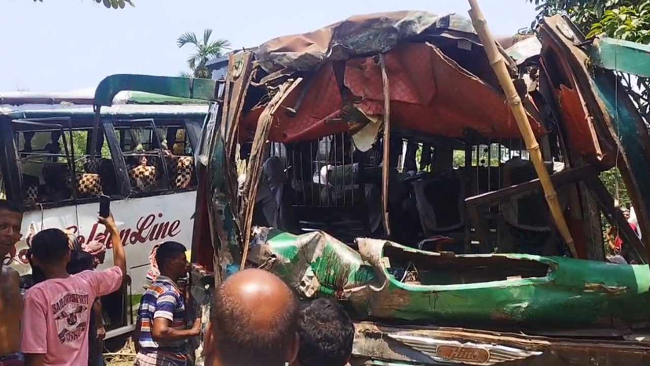 কুষ্টিয়ায় দুই বাসের সংঘর্ষে নিহত ১