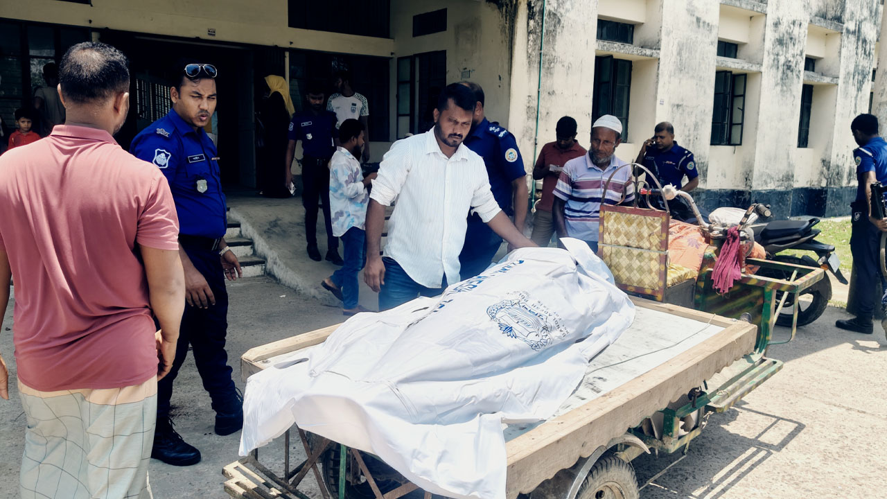 মোটরসাইকেলে ঘুরতে বেরিয়ে পর্যটকের মৃত্যু